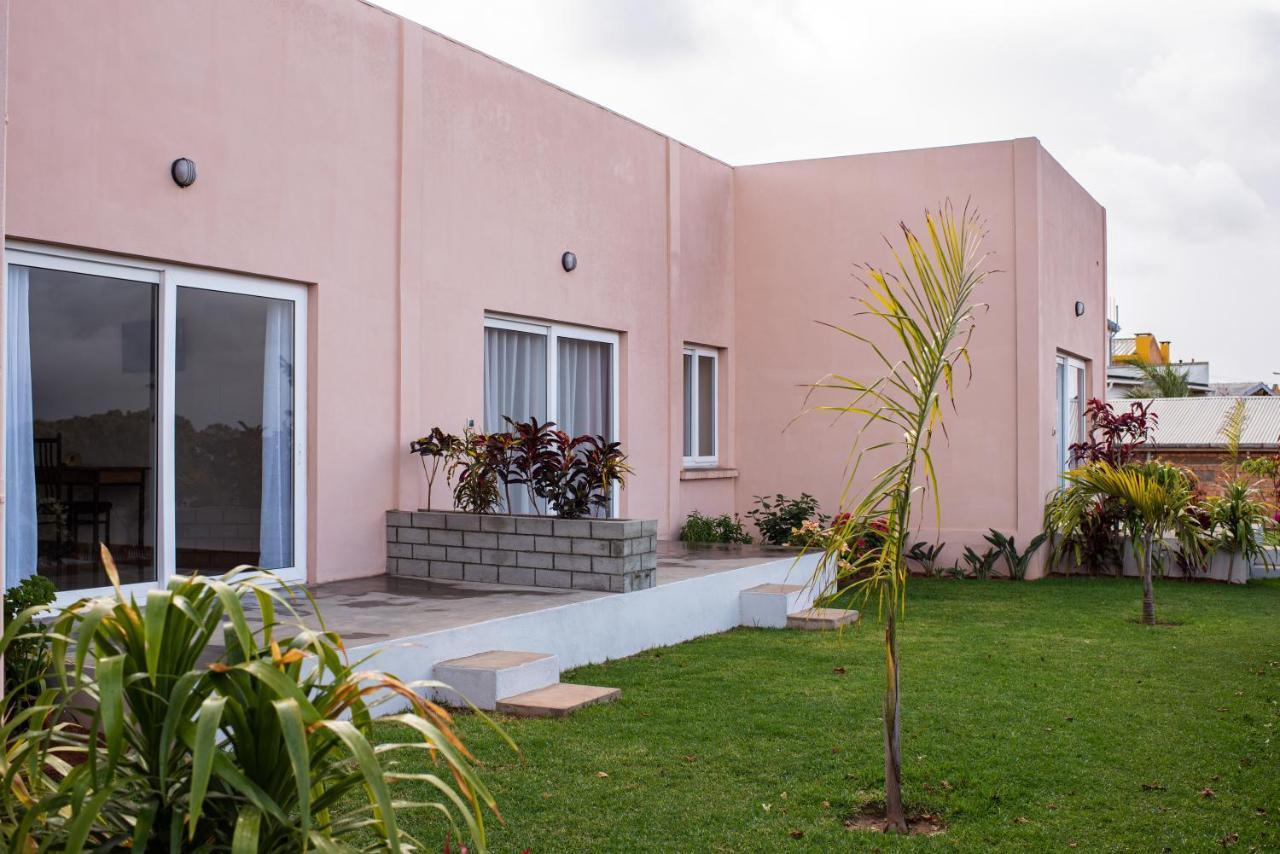 Somptua Garden Apartment Ivato  ภายนอก รูปภาพ