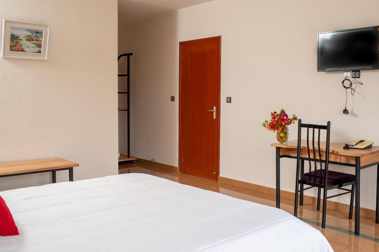 Somptua Garden Apartment Ivato  ภายนอก รูปภาพ