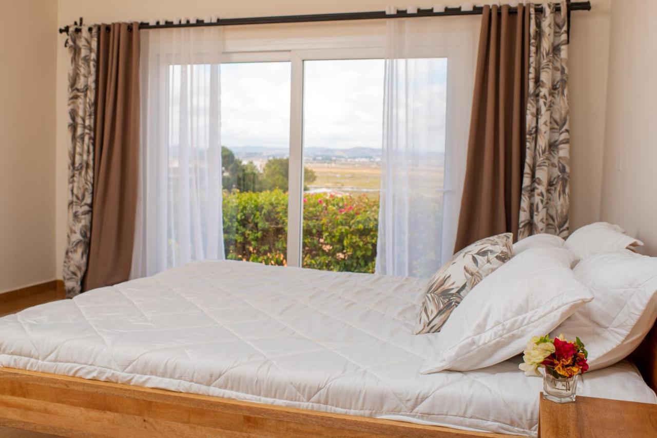 Somptua Garden Apartment Ivato  ภายนอก รูปภาพ